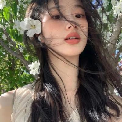 别人末日我靠超市被批老婆奴