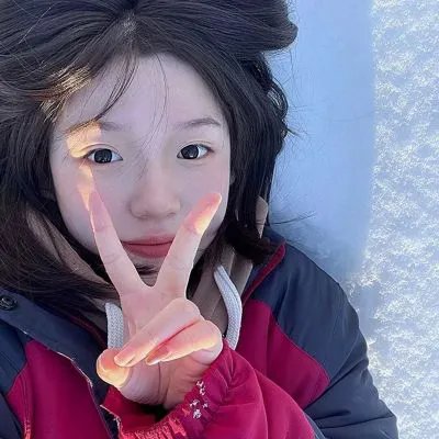 他嚣张狂妄，却对她俯首称臣